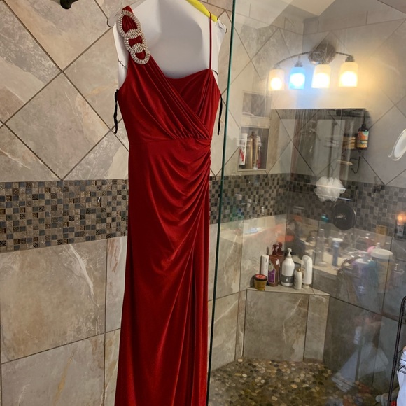 Formal gown - Picture 2 of 4